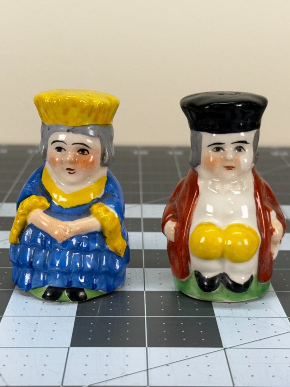 Vintage Mid Century Ceramic Colonial Quaker Dutch Couple Shaker Set Japan